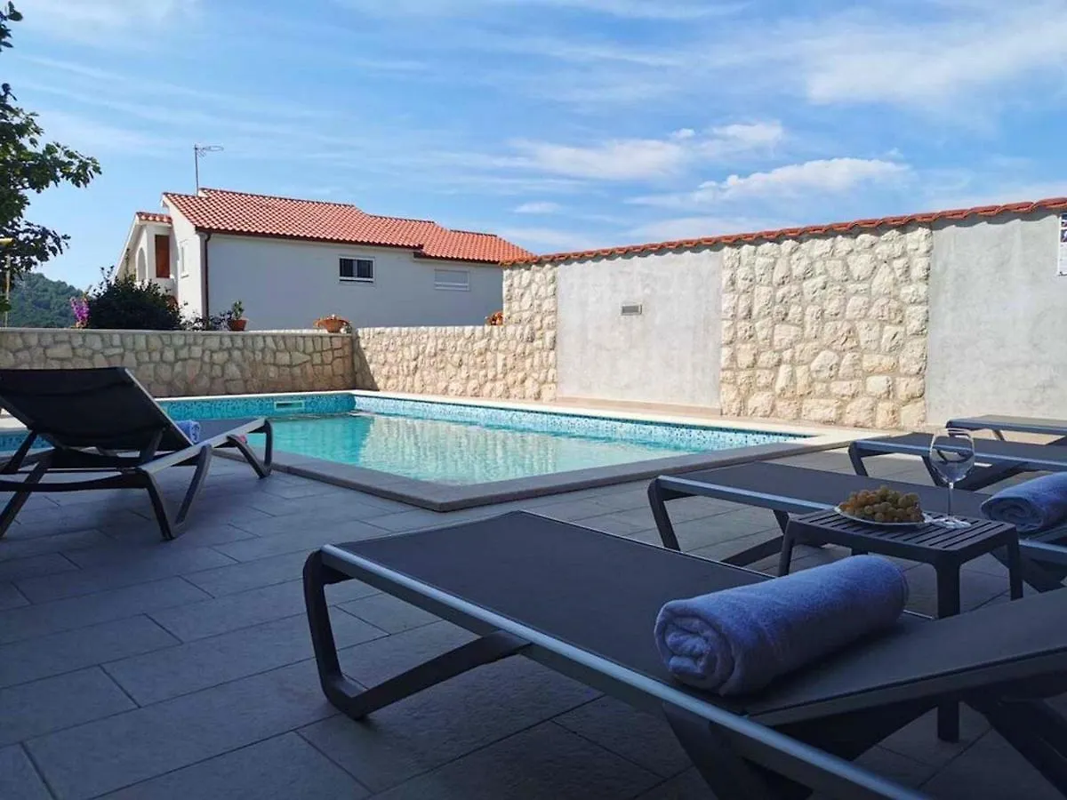 Apartments Miranda Lopar