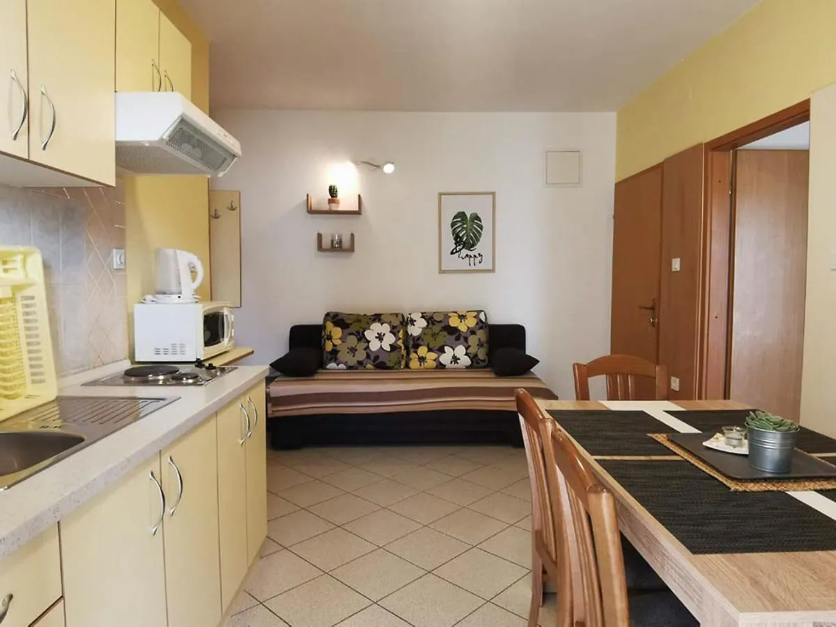Apartments Miranda Lopar