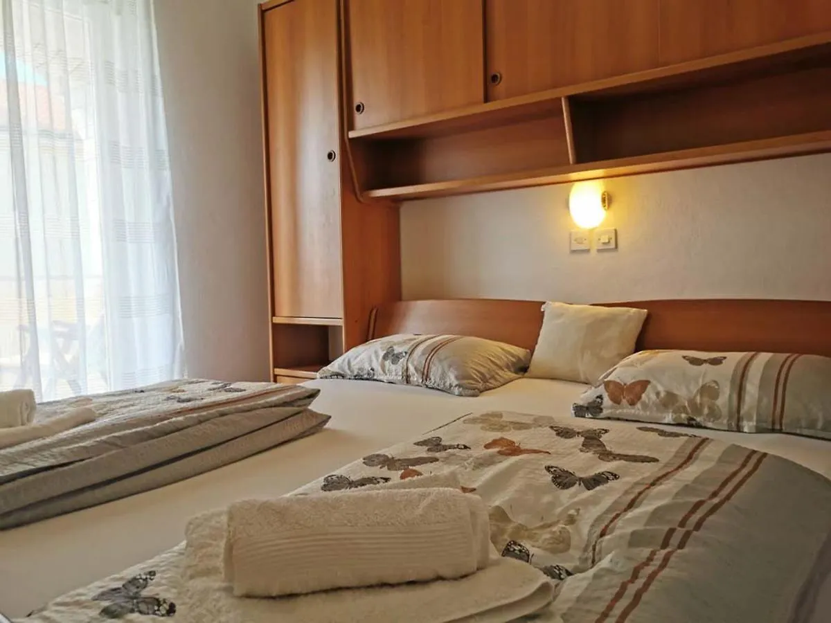 Apartments Miranda Lopar 0*,