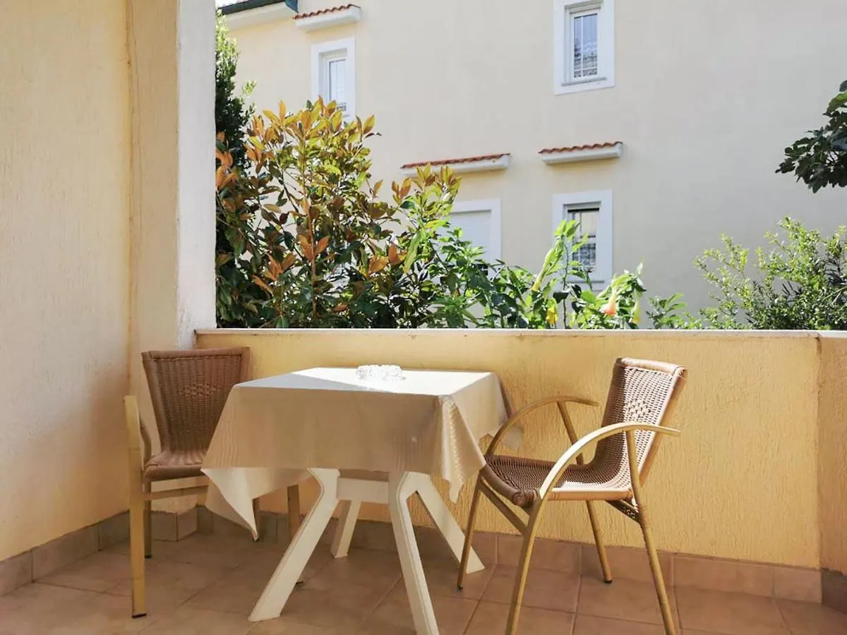 Apartments Miranda Lopar