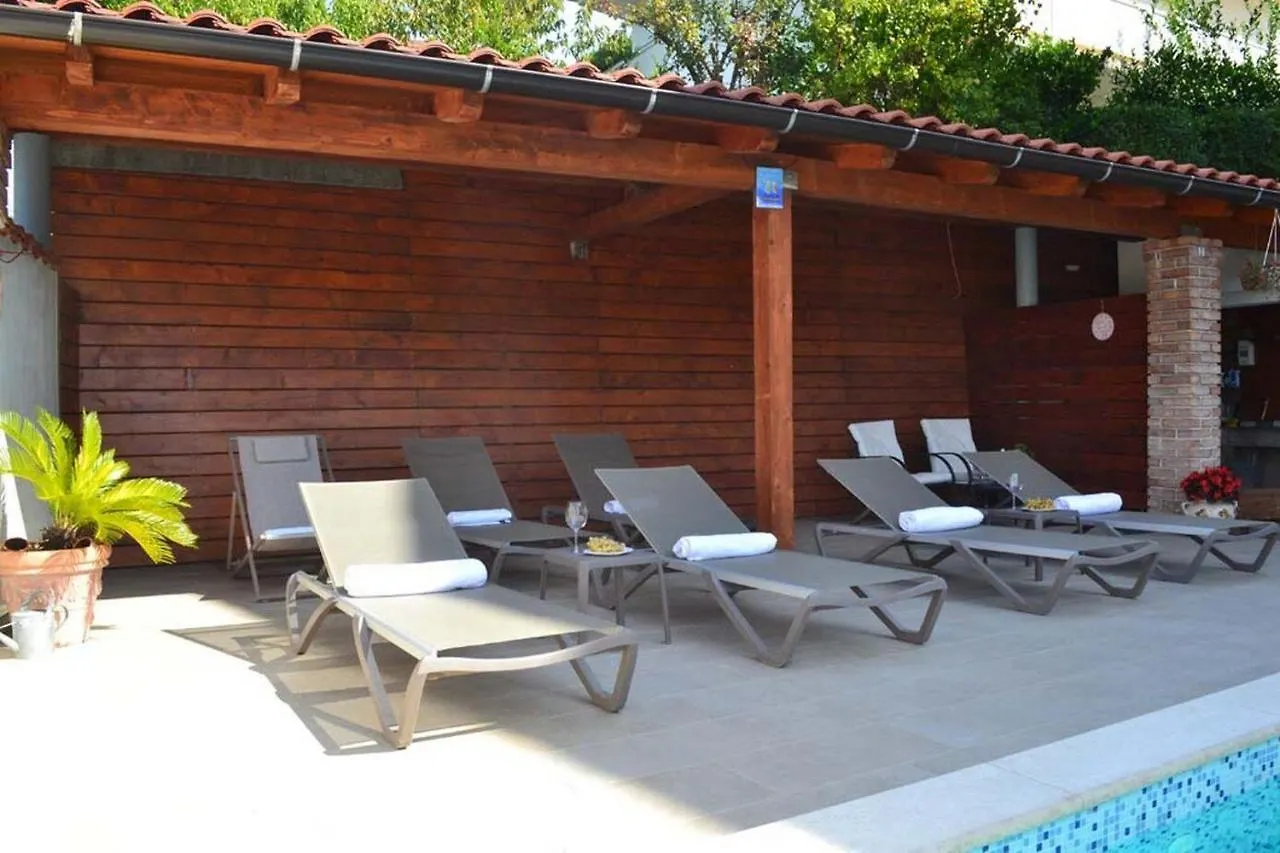 Apartments Miranda Lopar