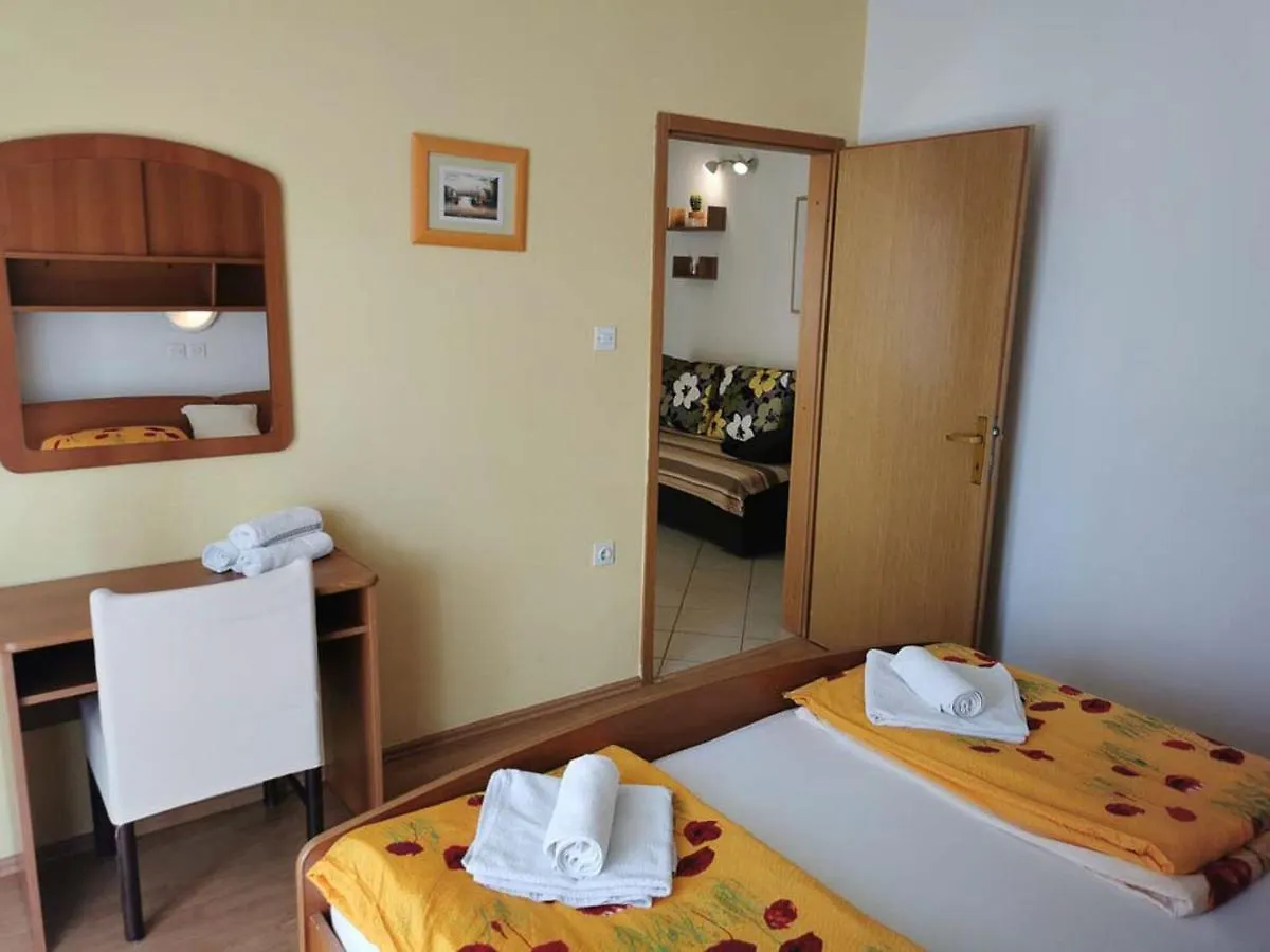 Apartments Miranda Lopar
