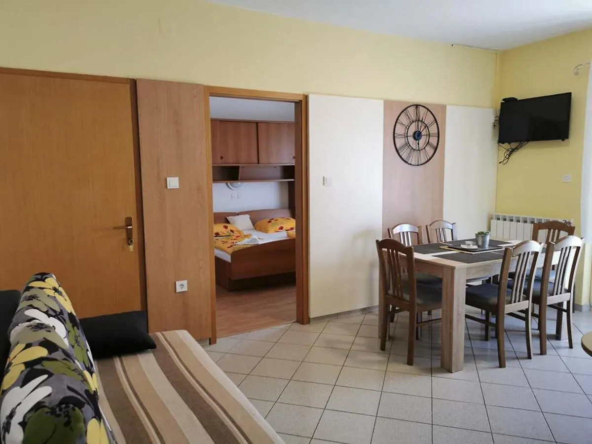 Apartments Miranda Lopar
