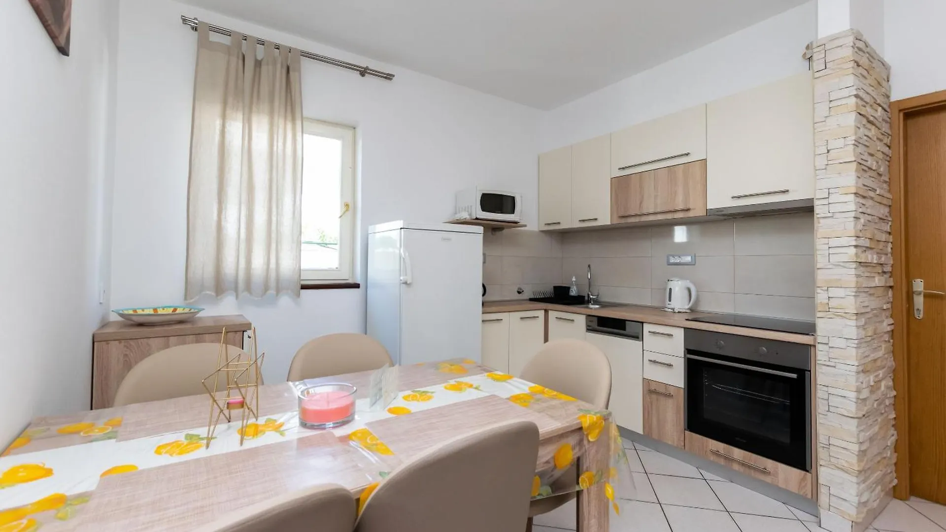 Apartments Miranda Lopar 0*,