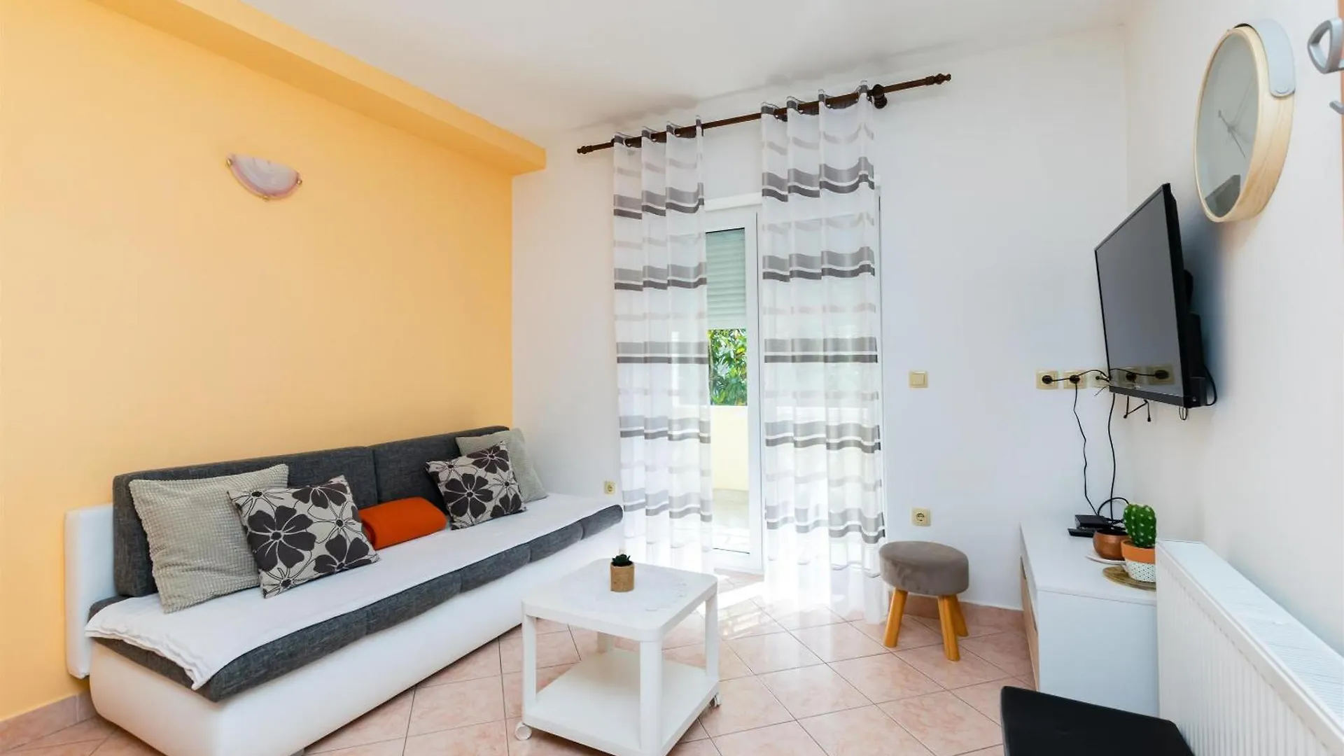 Apartments Miranda Lopar