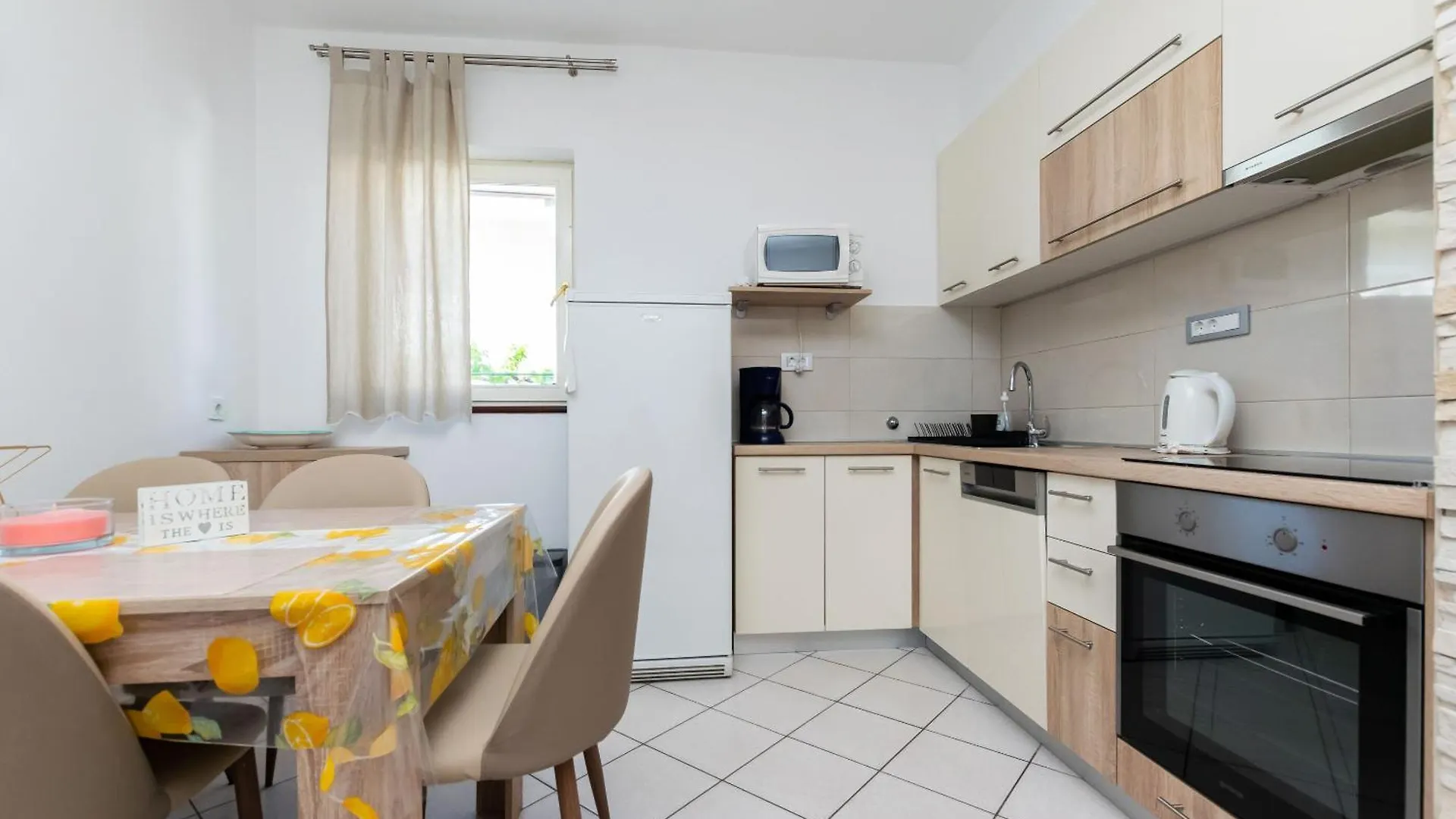 Apartments Miranda Lopar