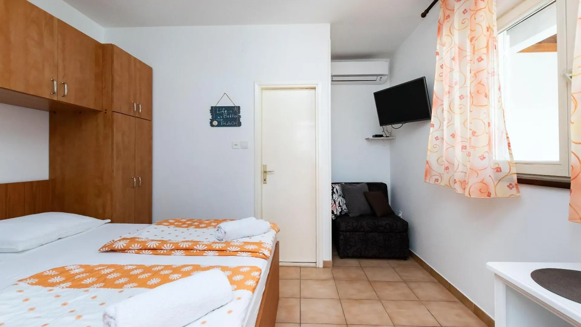 Apartments Miranda Lopar
