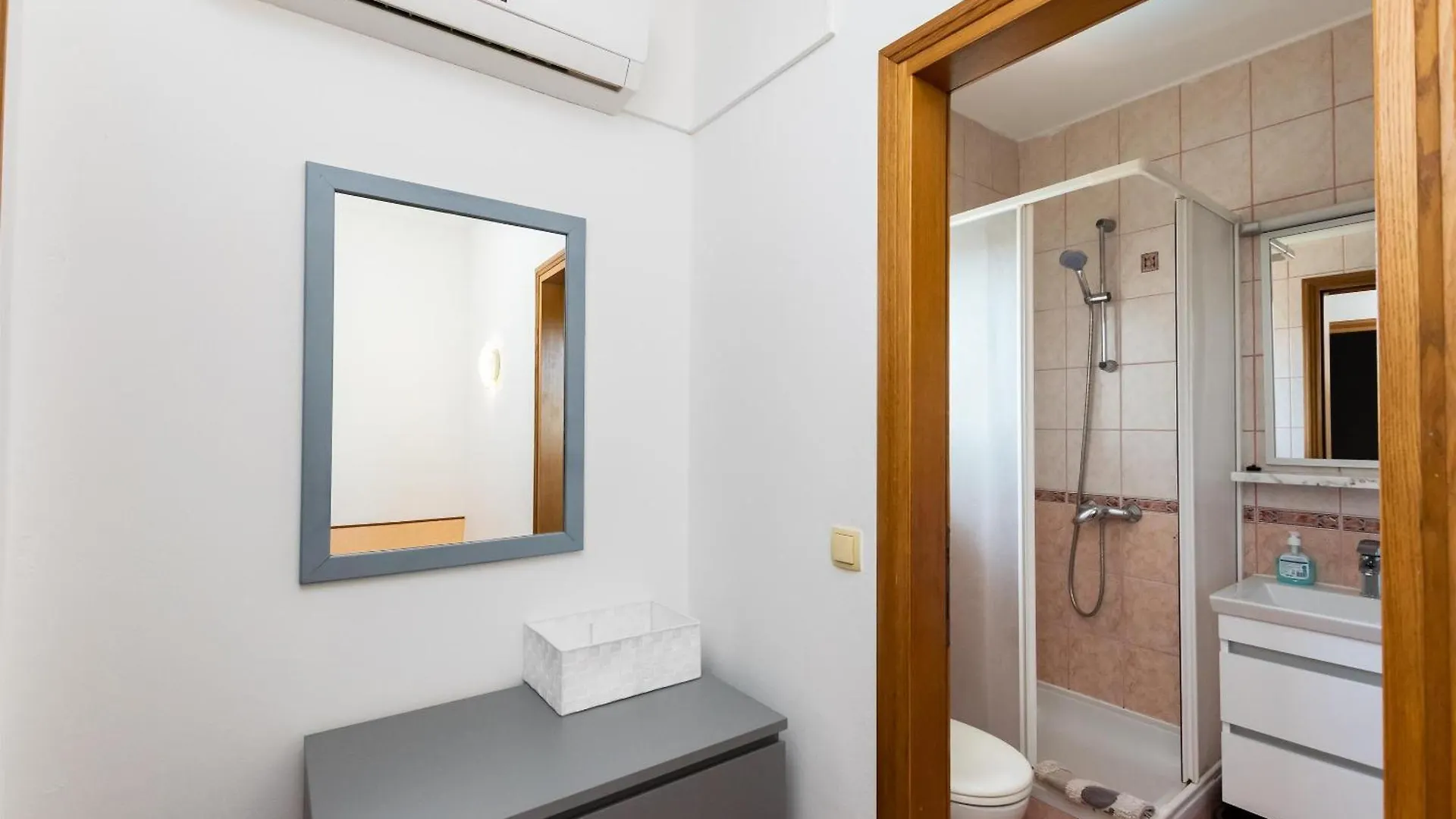 Apartments Miranda Lopar