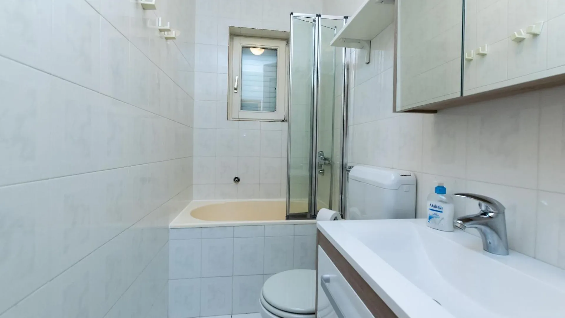 Apartments Miranda Lopar