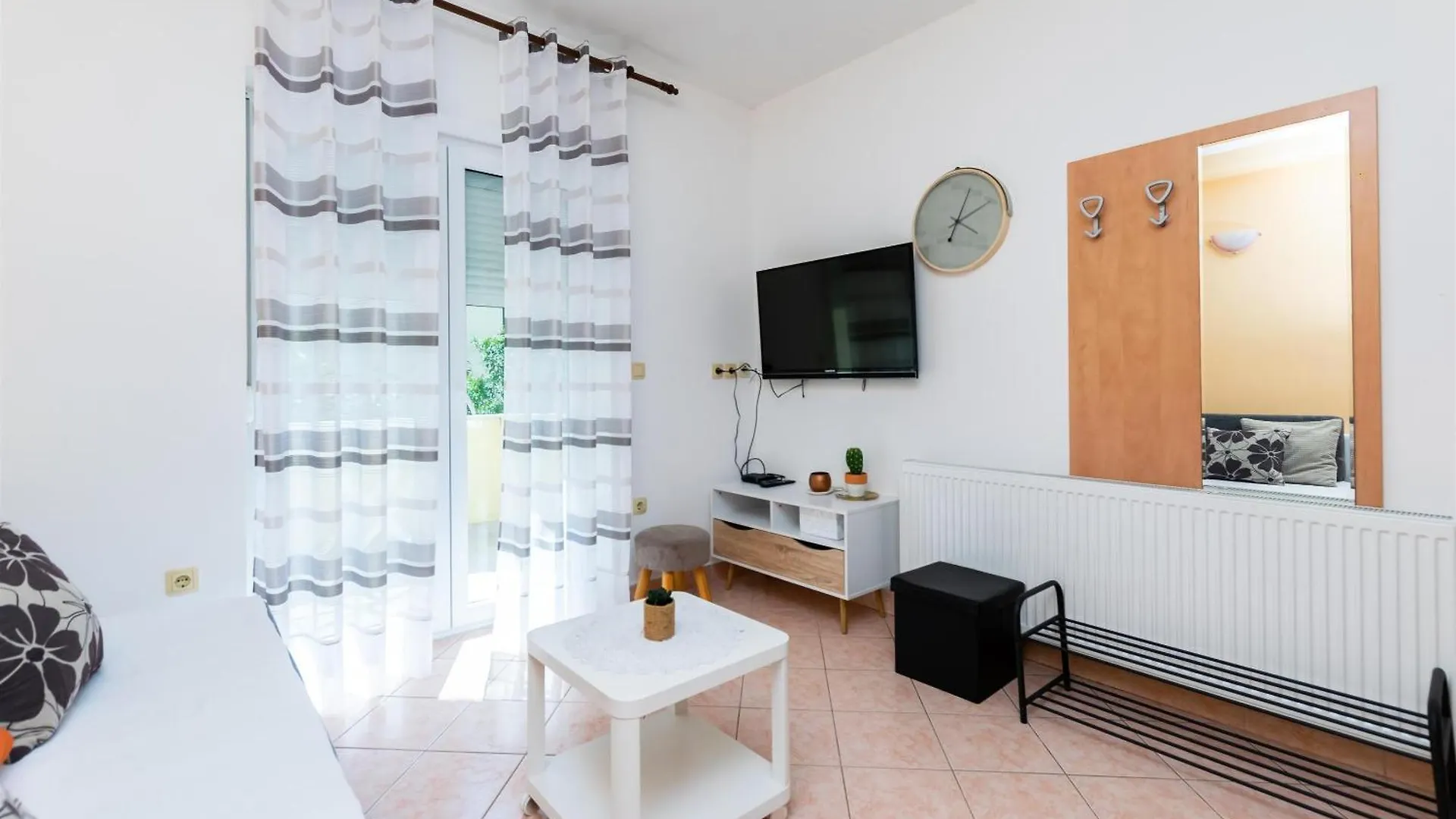Apartments Miranda Lopar 0*,
