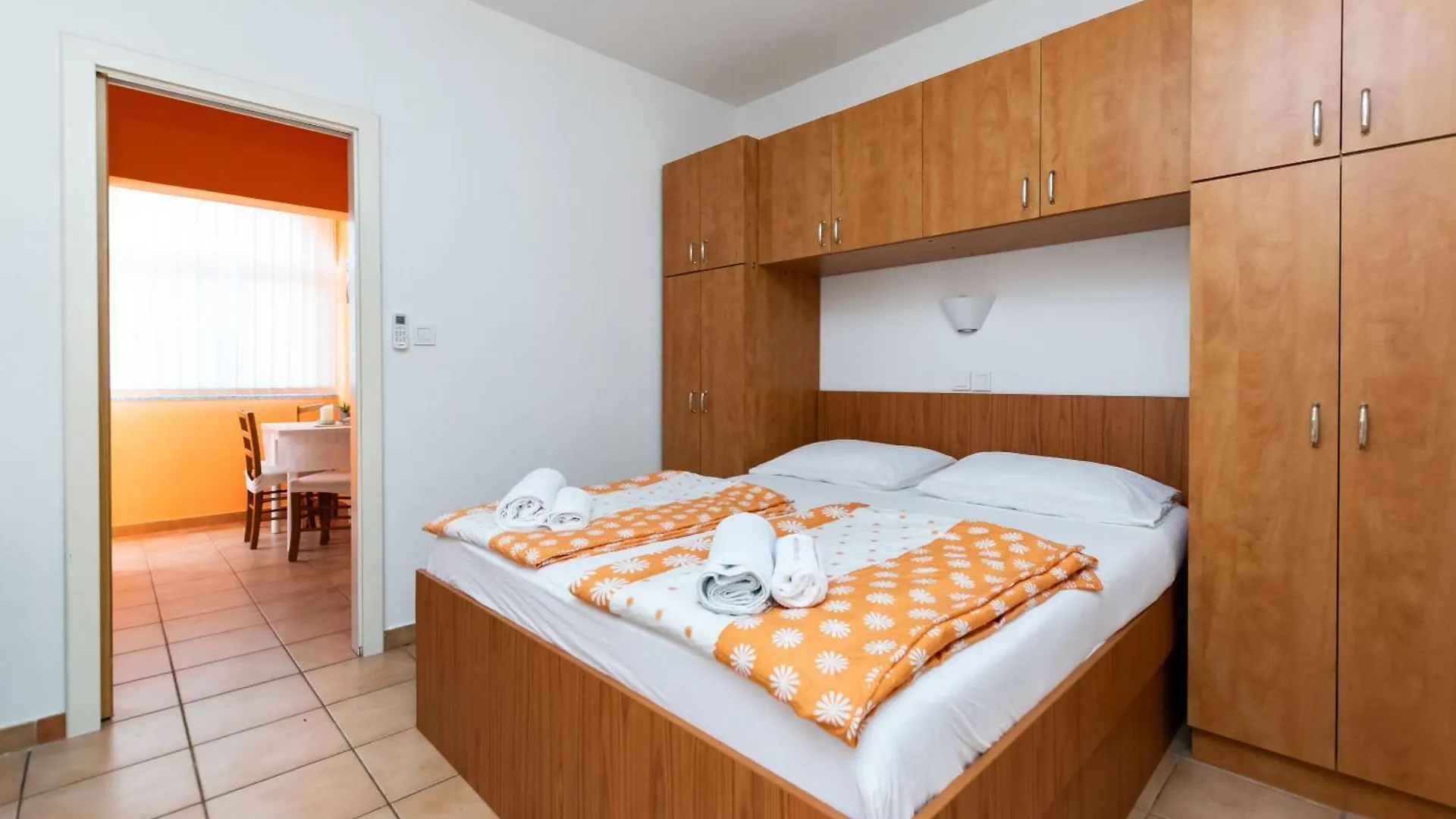 Apartments Miranda Lopar