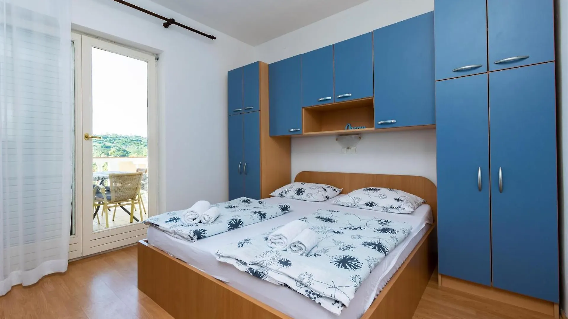 Apartments Miranda Lopar 0*,