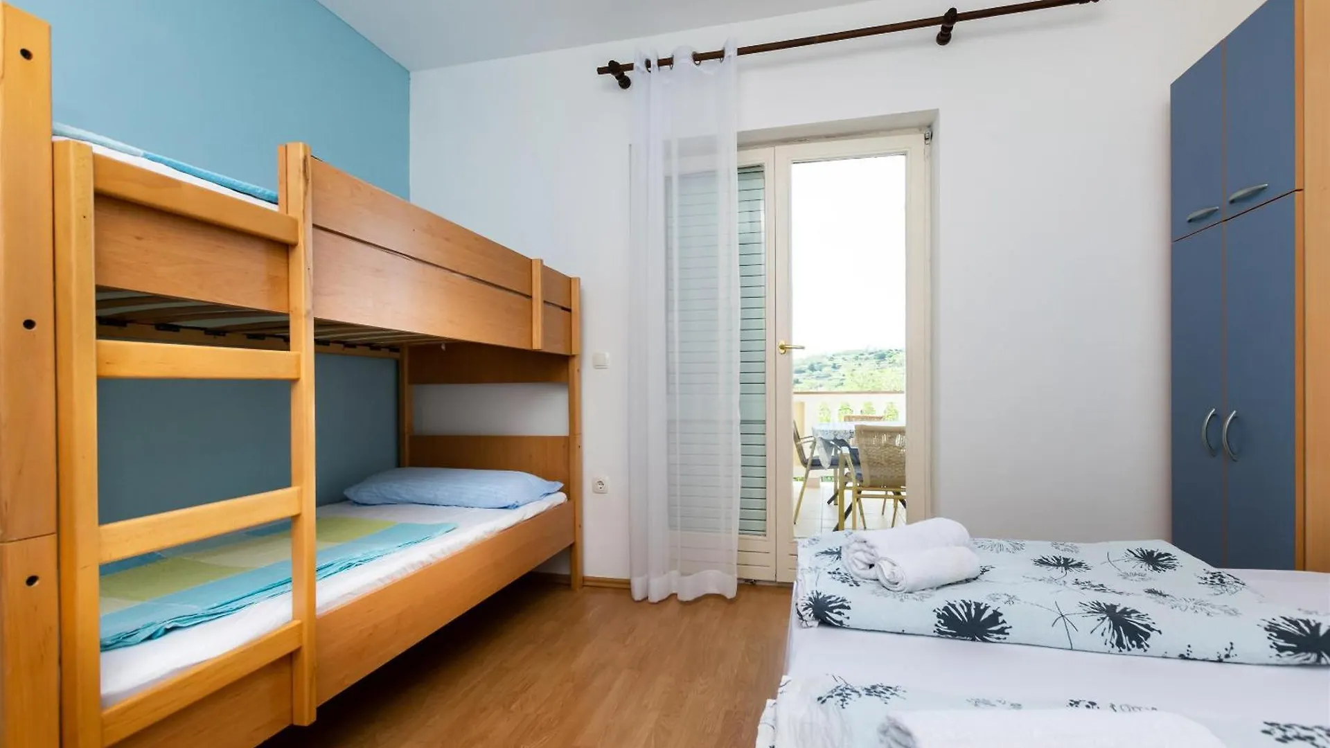 Apartments Miranda Lopar