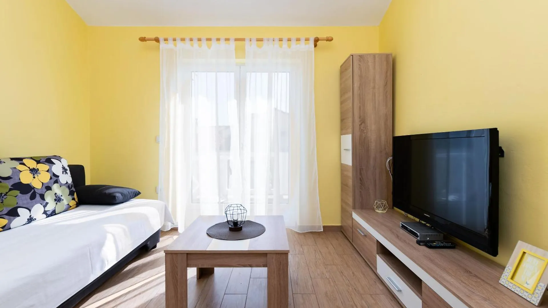 Apartments Miranda Lopar
