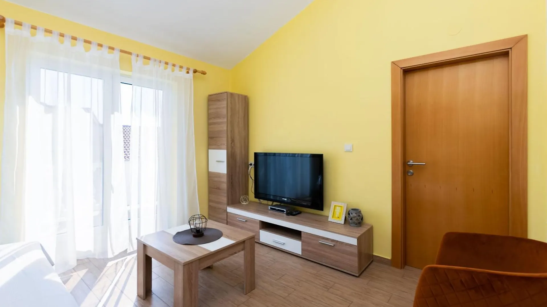 Apartments Miranda Lopar