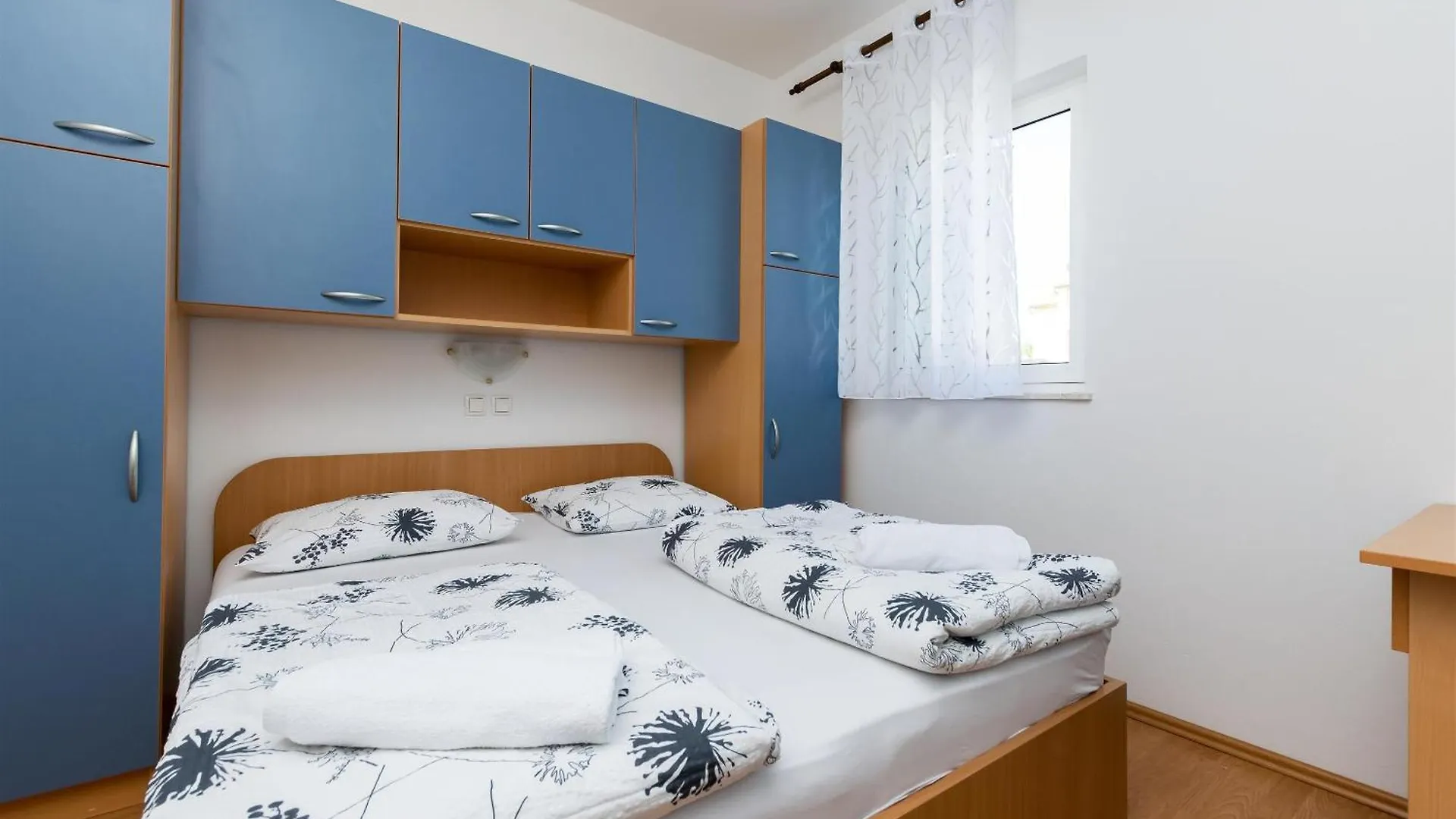 Apartments Miranda Lopar 0*,