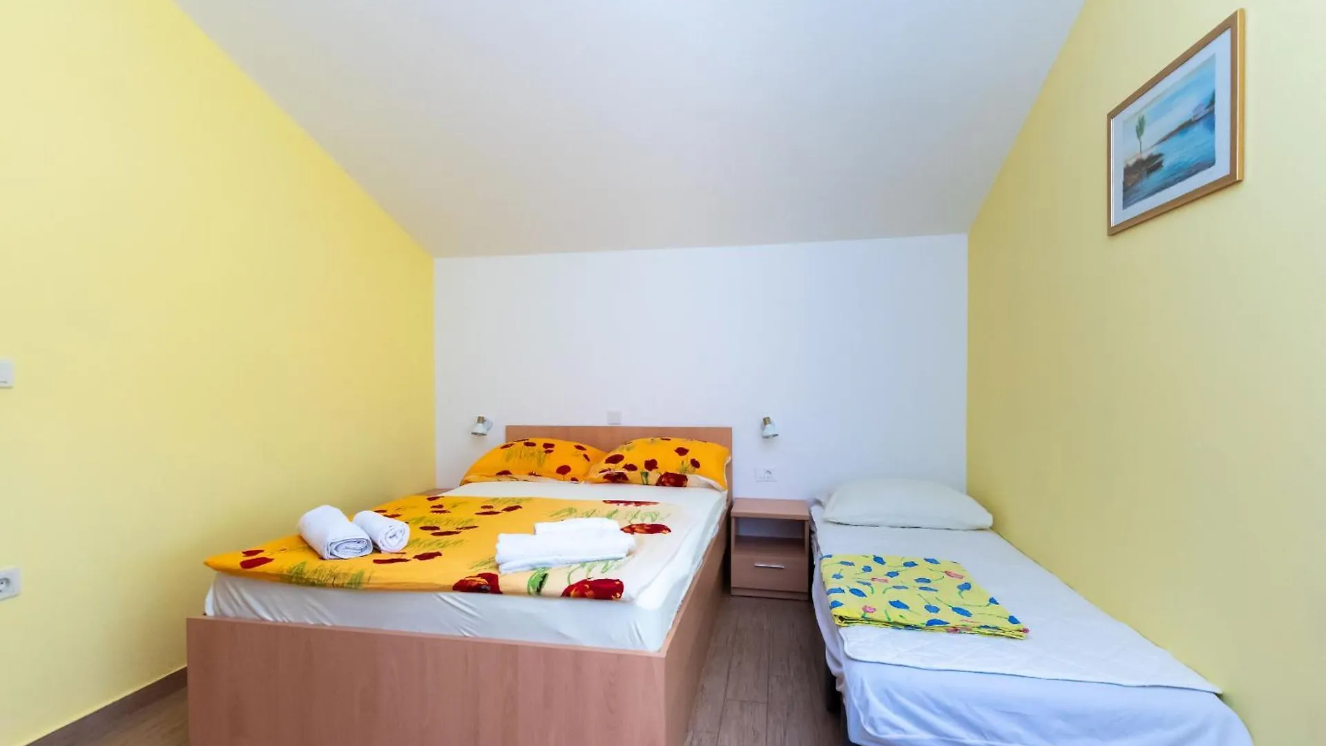 Apartments Miranda Lopar