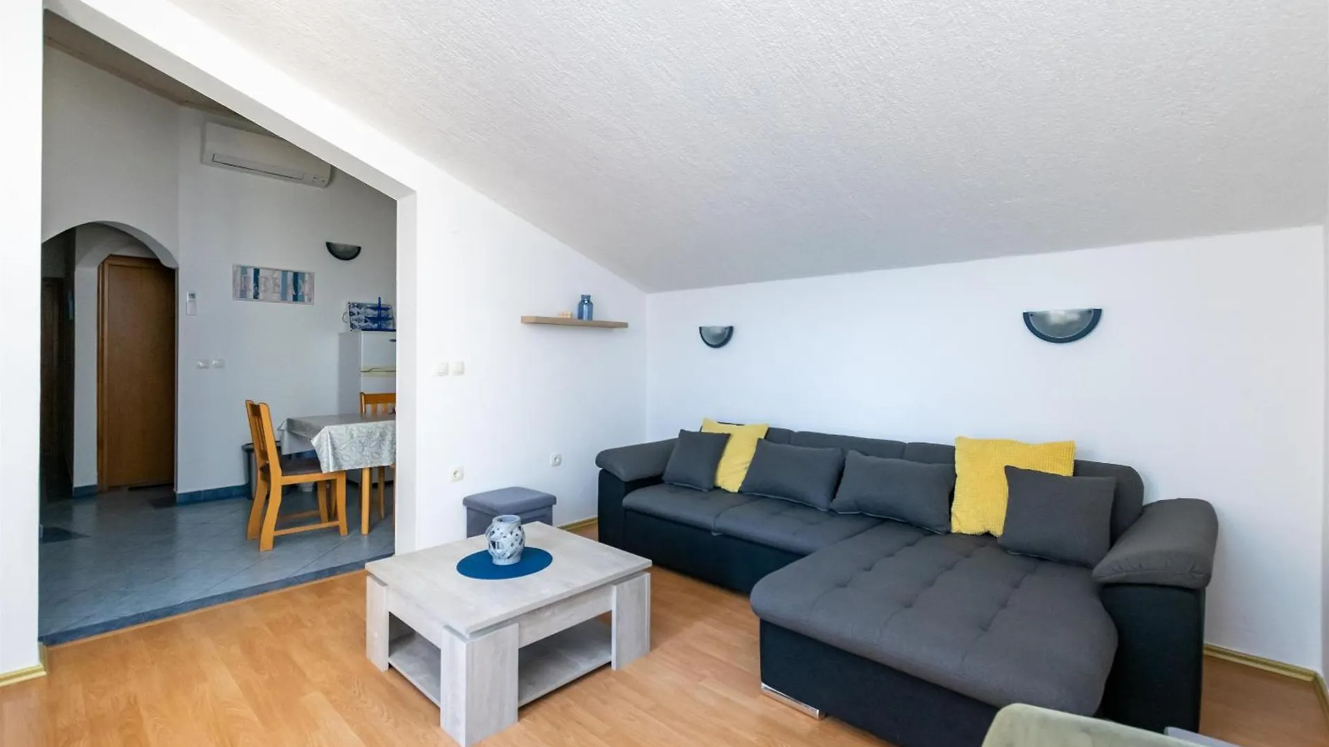 Apartments Miranda Lopar 0*,